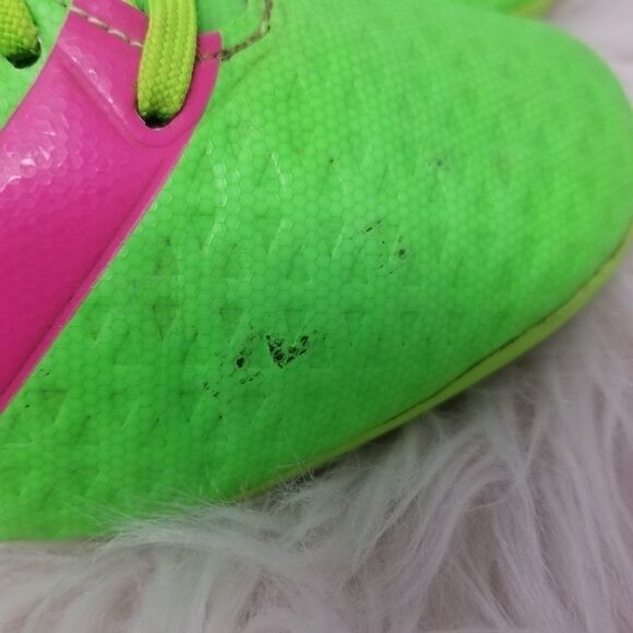 ADIDAS CLEATS. SIZE 6 - Picture 9 of 14